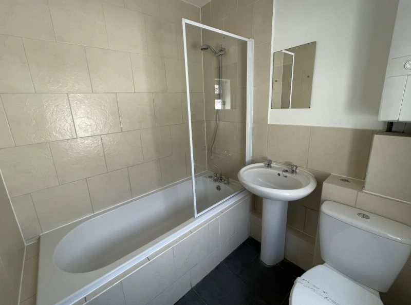 Bills Inclusive - 5 Bedroom House - Thumbnail 3